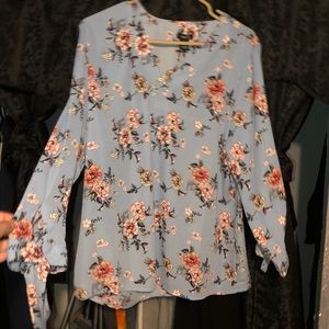 Blouse with ties on arms